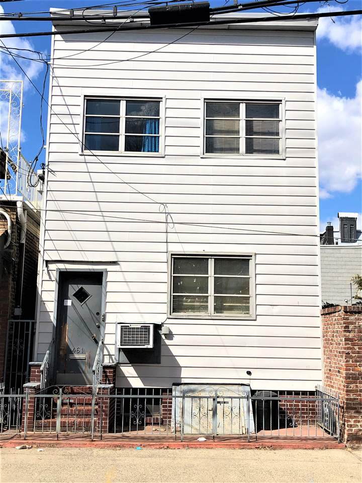 461 Baldwin Ave - Photo 1