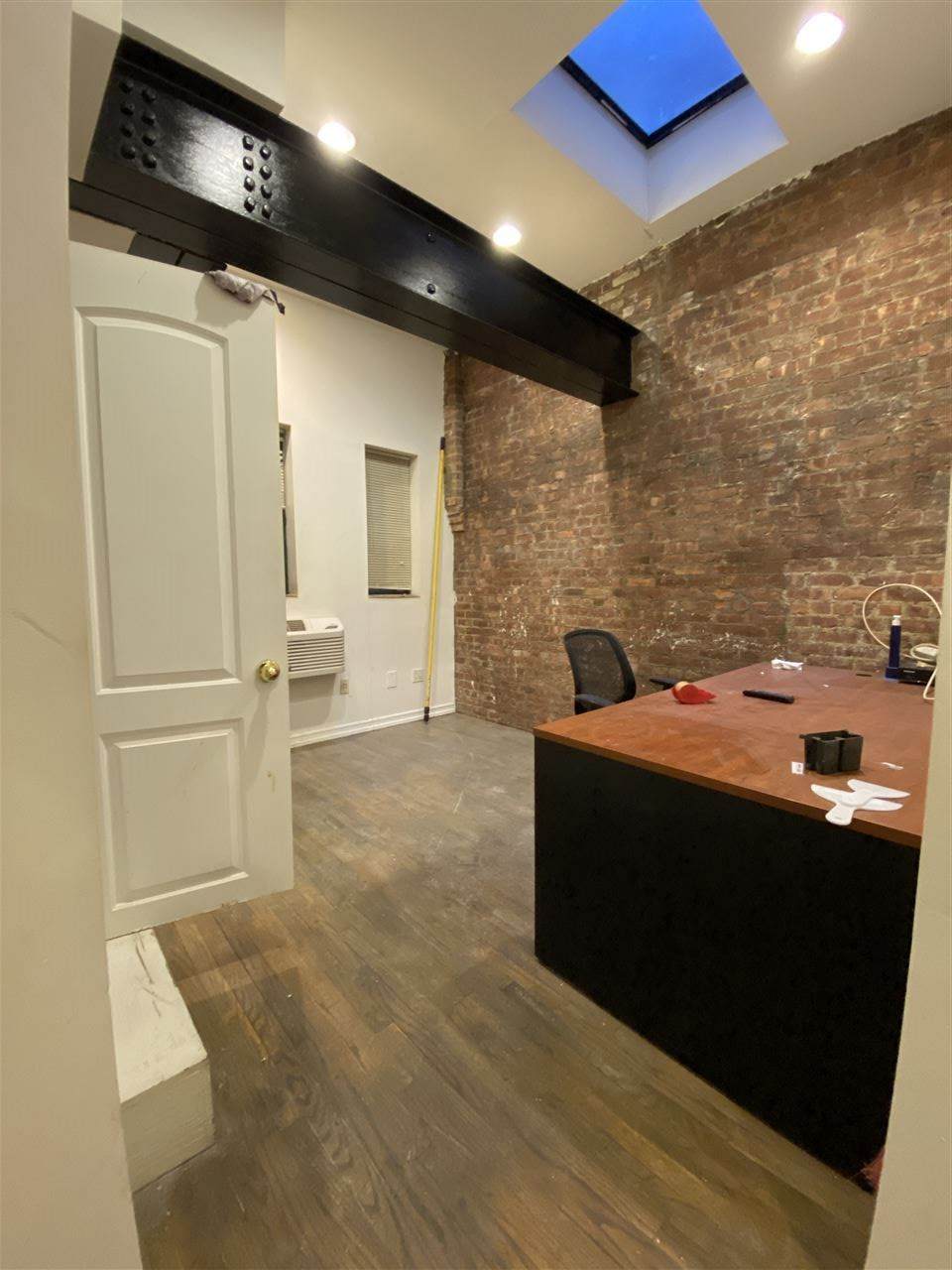 72 Hudson St - Photo 1