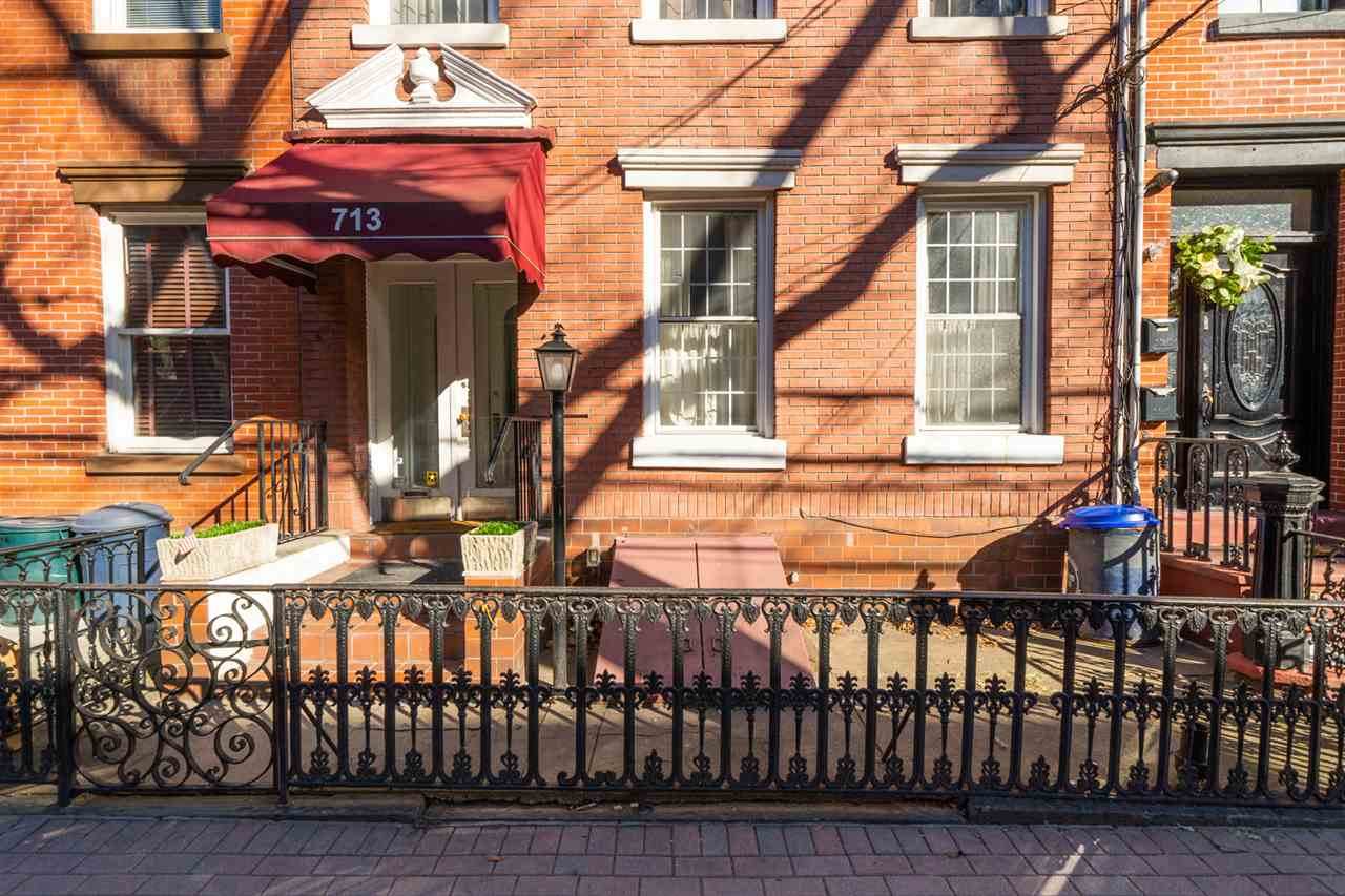 713 Bloomfield St - Photo 1