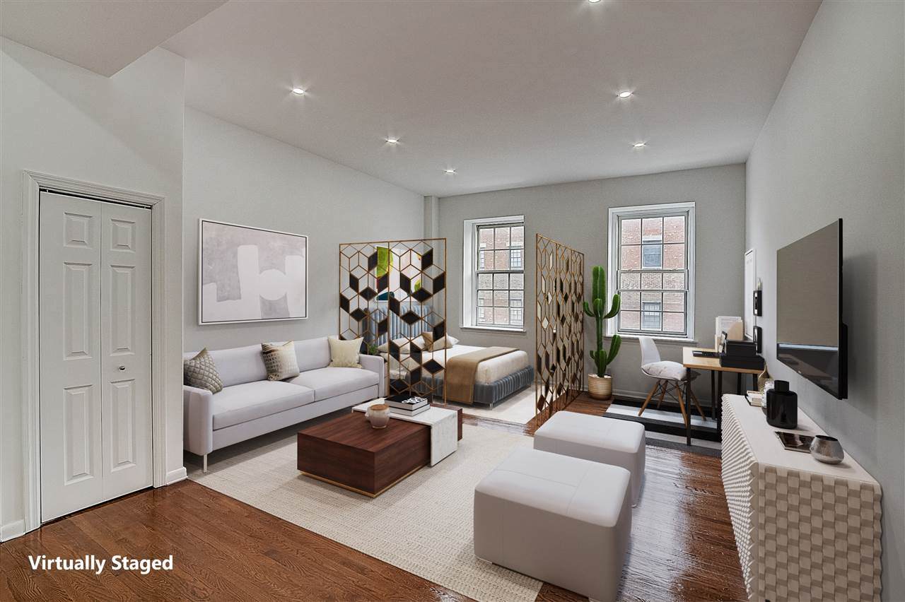 341 Monmouth St - Photo 1