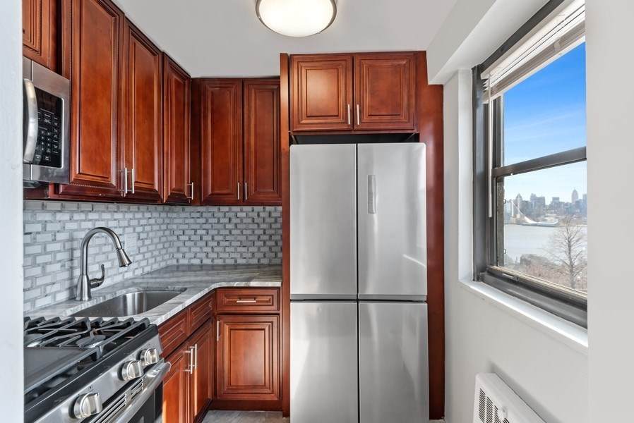 6515 Blvd East - Photo 1