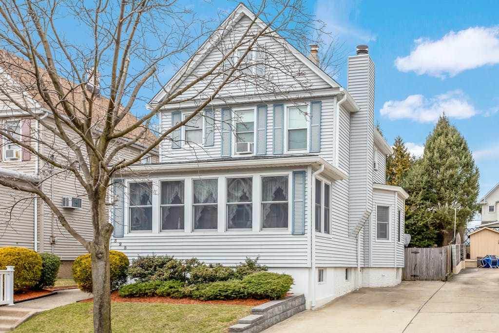 325 Livingston Ave - Photo 1