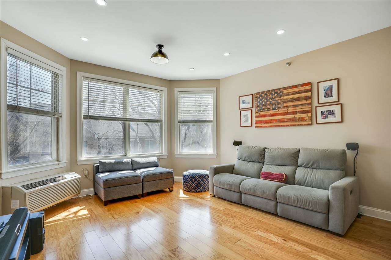 40 Constitution Way - Photo 1