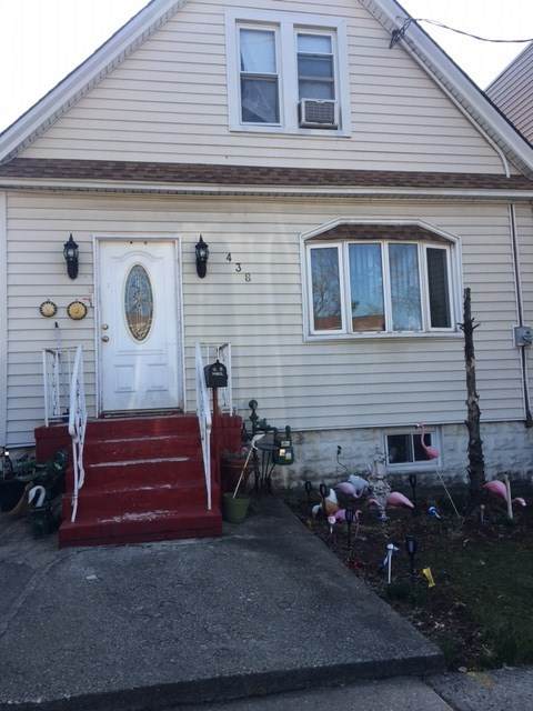 438 Allen St - Photo 1
