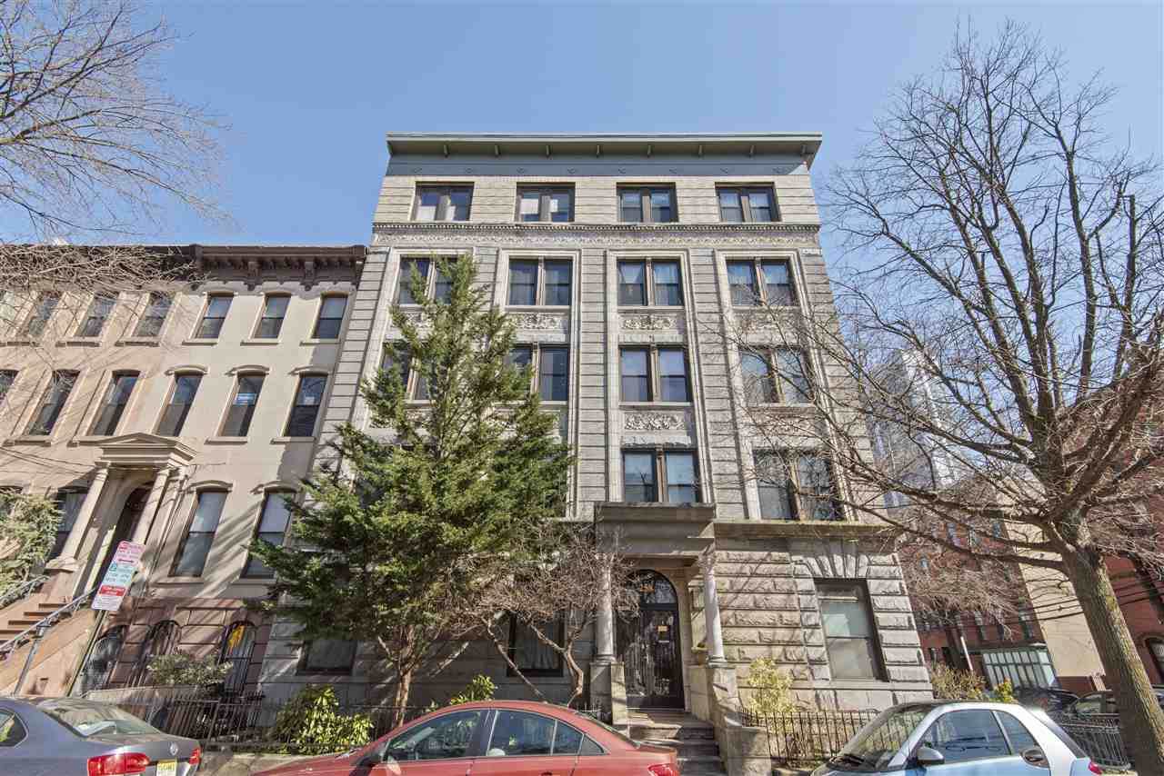258 Barrow St - Photo 1
