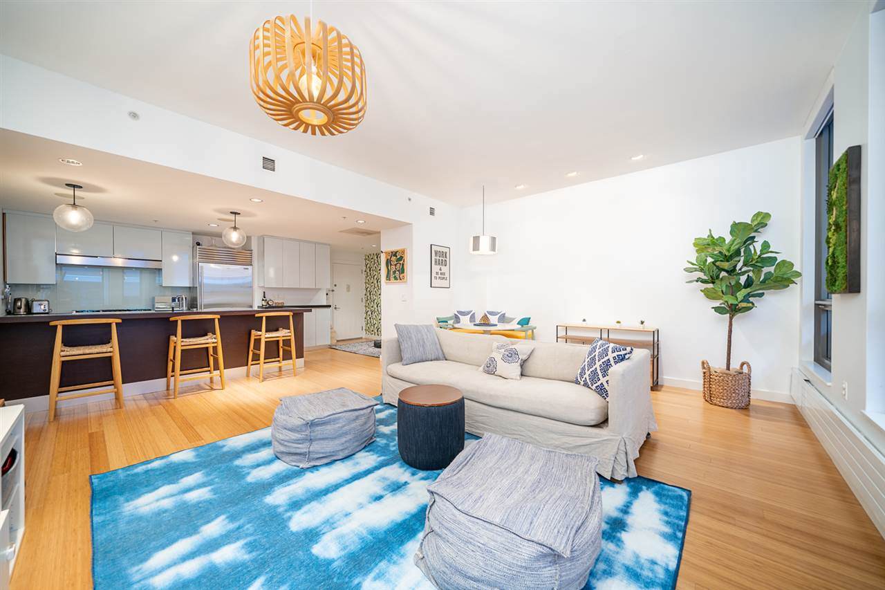 1425 Garden St - Photo 1
