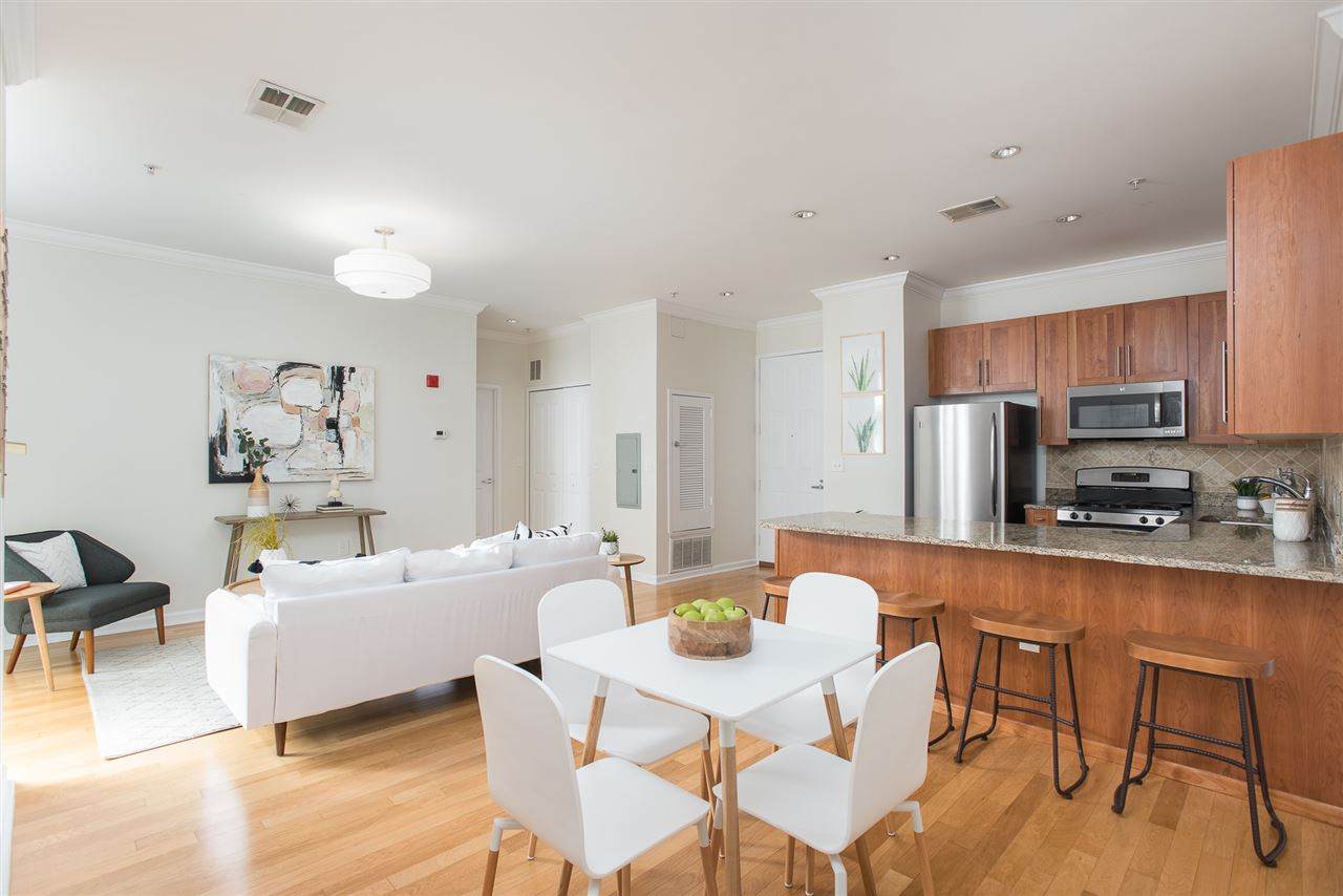 1100 Adams St - Photo 1