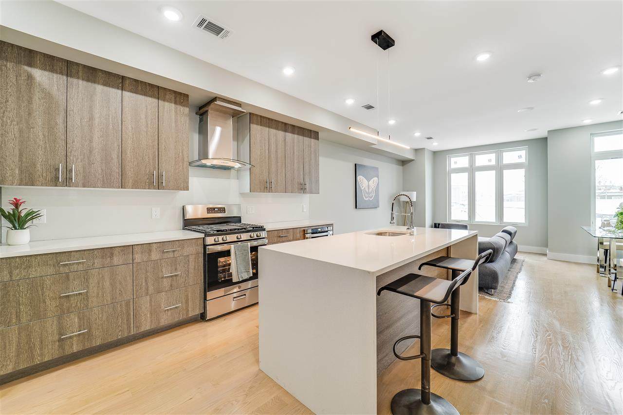 204 Freeman Ave - Photo 1