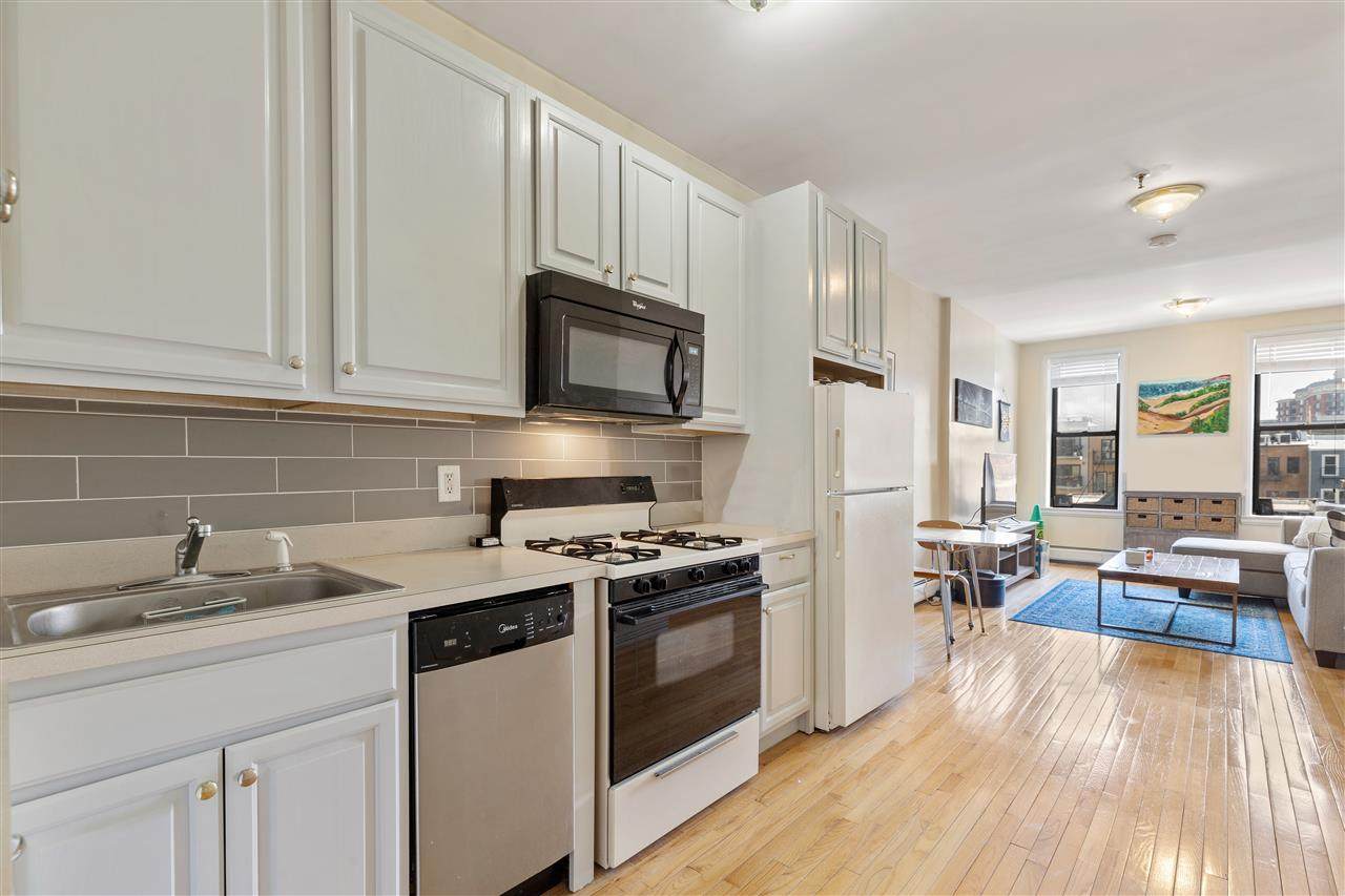60 Monroe St - Photo 1