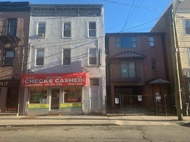 374 Summit Ave - Photo 1