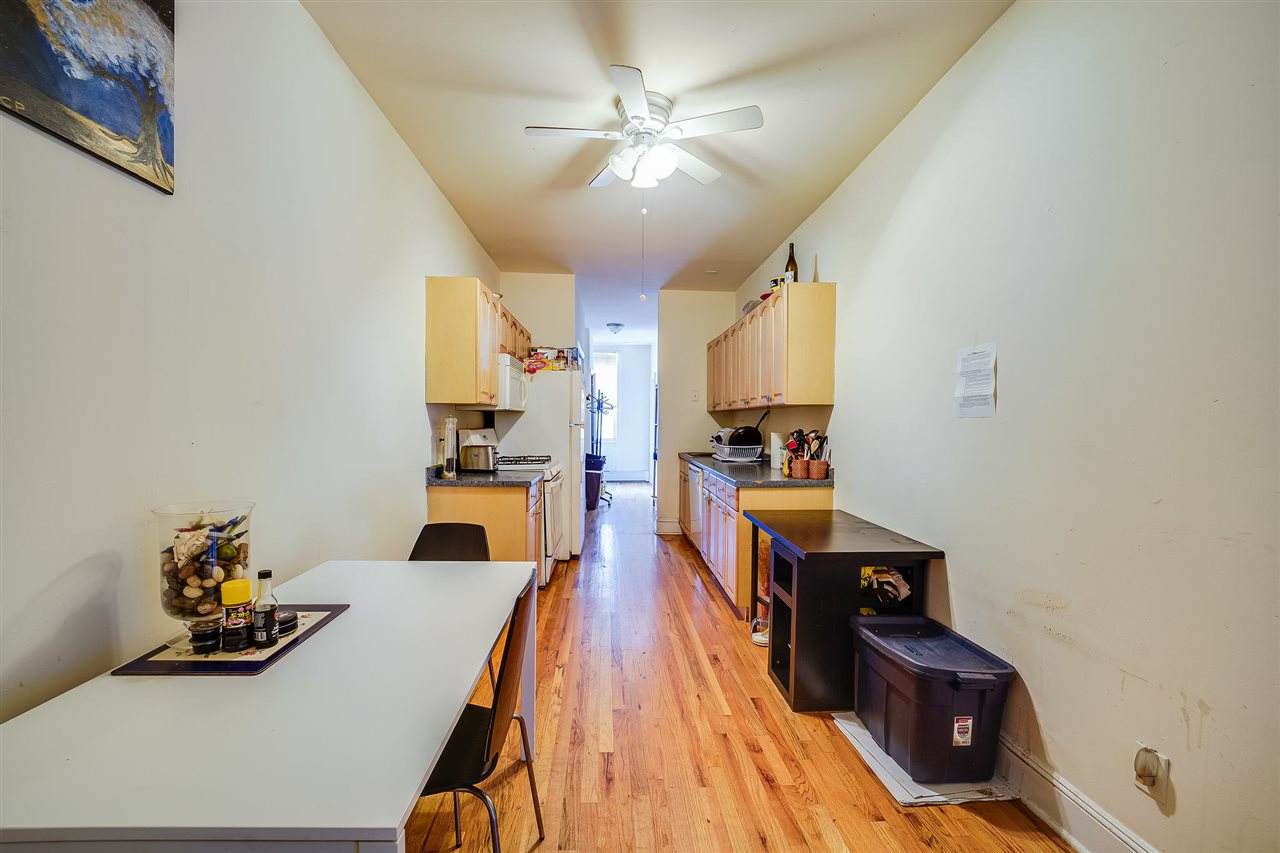 402 Monroe St - Photo 1