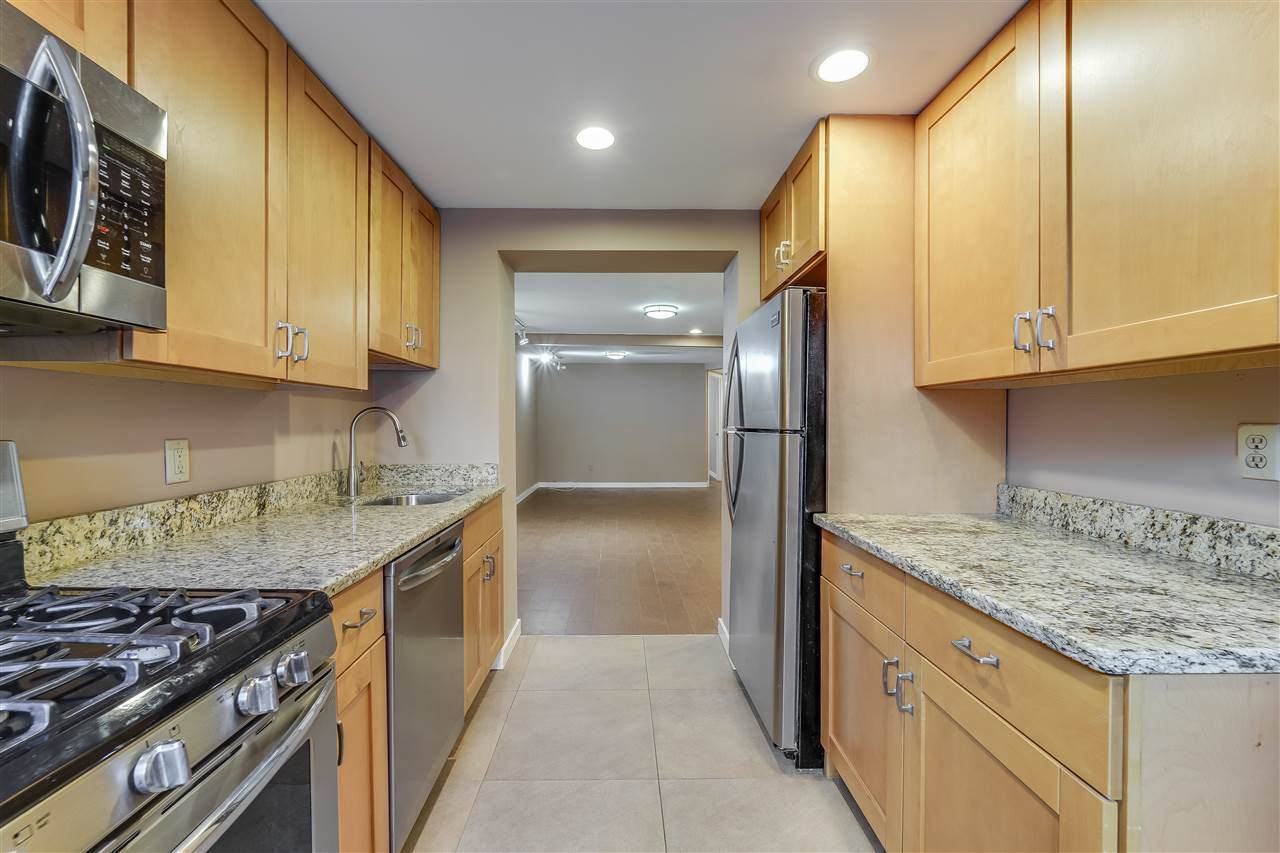 138 Garden St - Photo 1