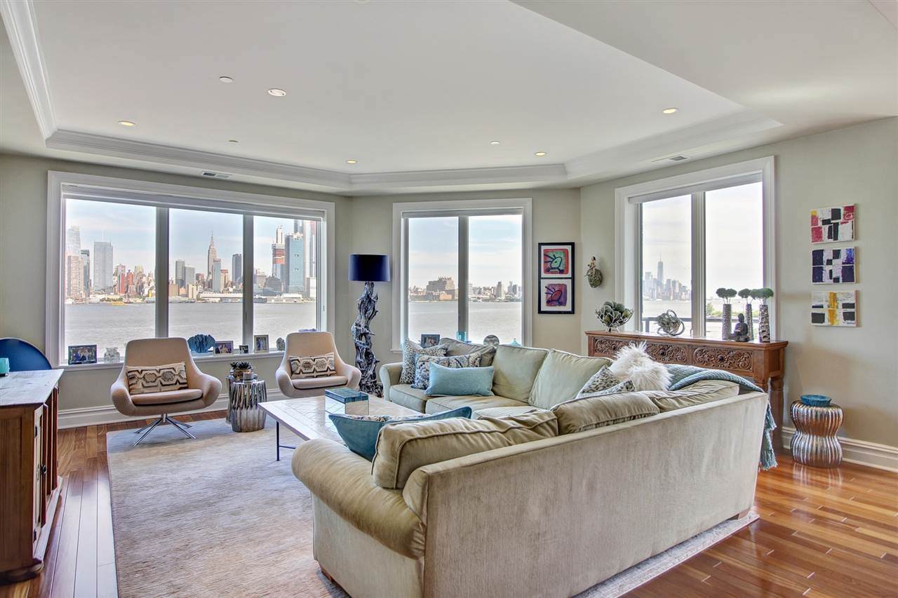 250 Henley Pl - Photo 1