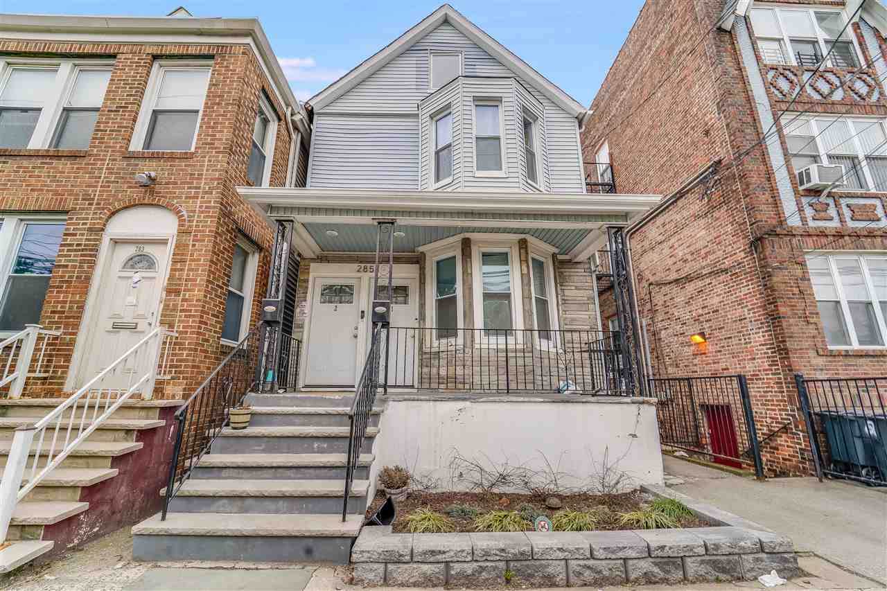 285 Grant Ave - Photo 1