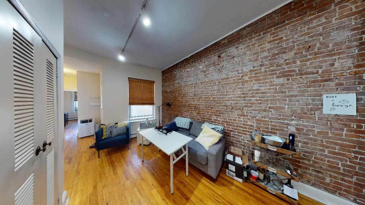 915 Garden St - Photo 1