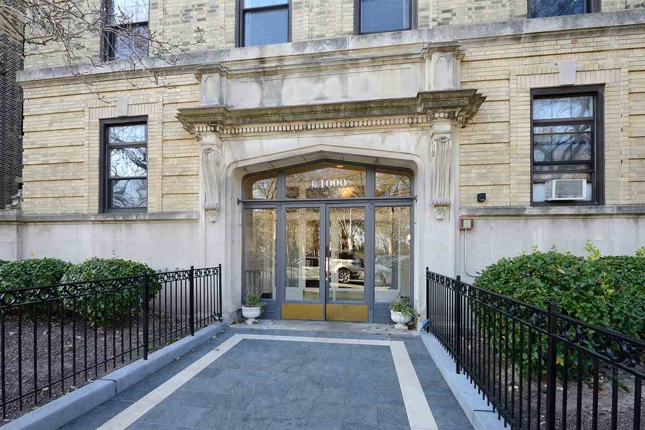 1000 Hudson St - Photo 1
