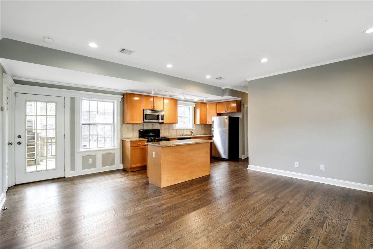 407 1ST ST - Photo 1