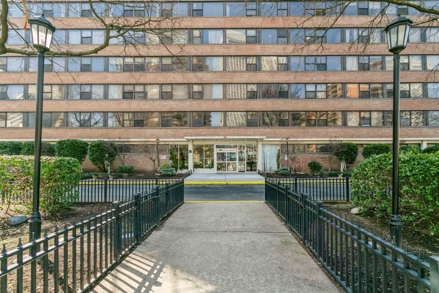 135 Montgomery St - Photo 1