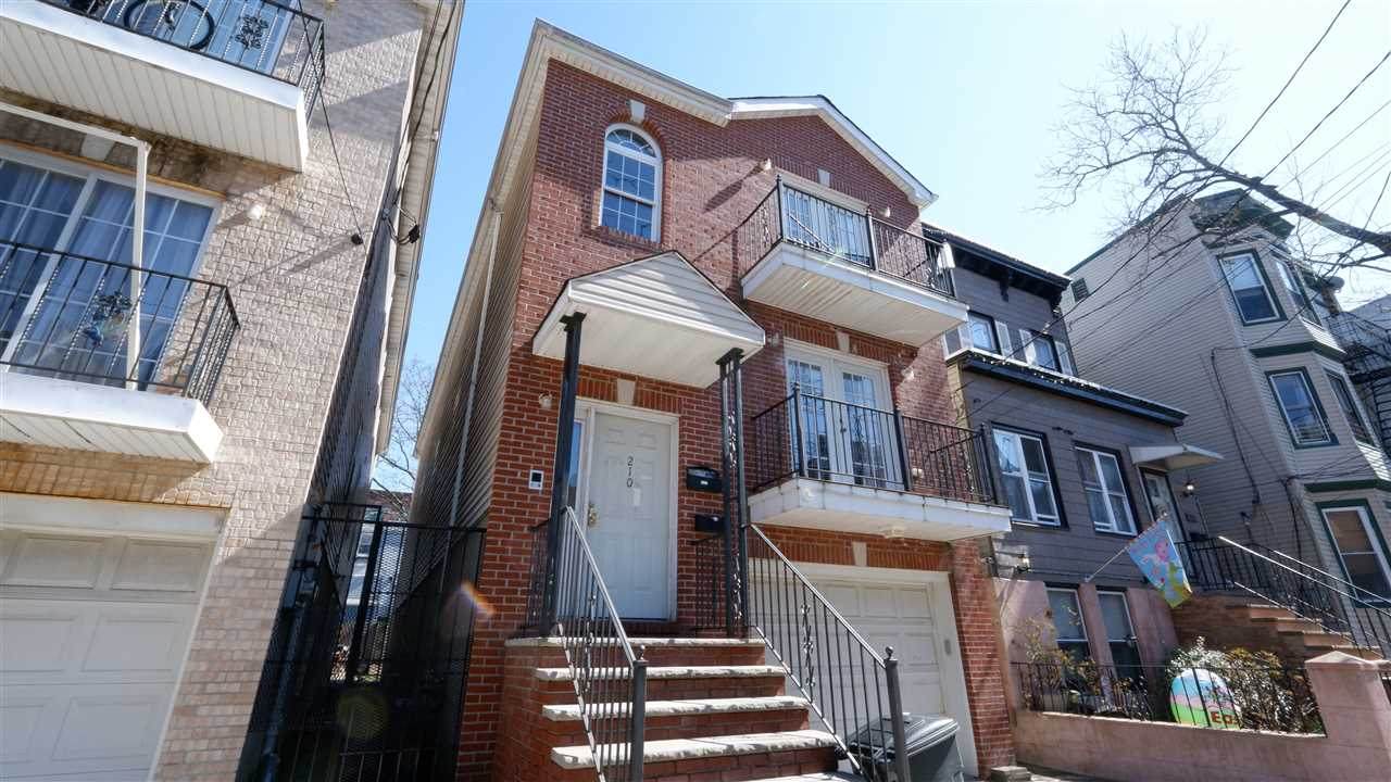210 New York Ave - Photo 1