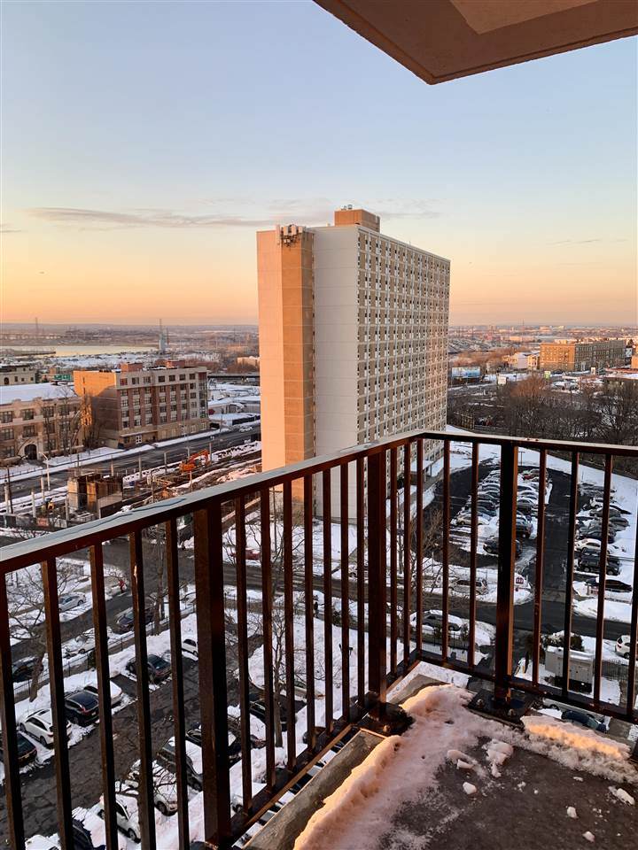 225 St Pauls Ave - Photo 1