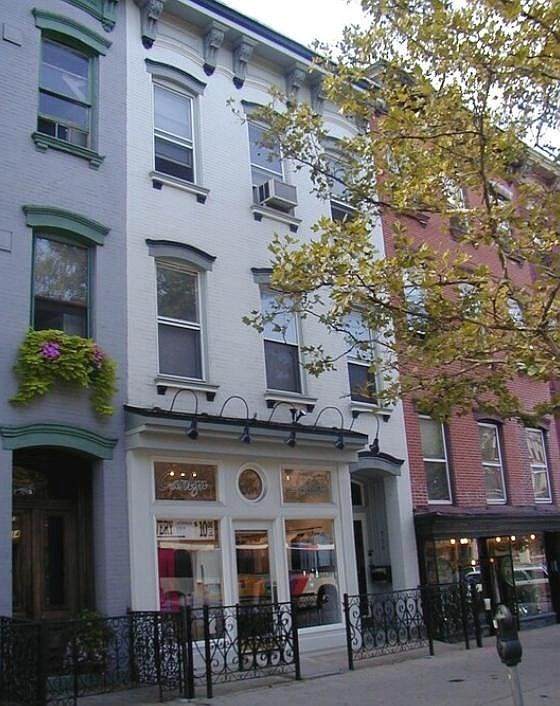 716 Washington St - Photo 1