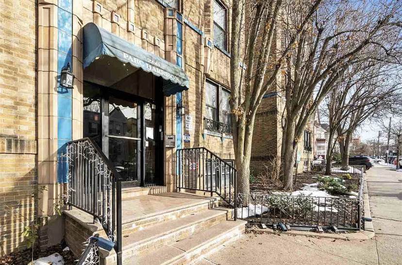 260 Harrison Ave - Photo 1