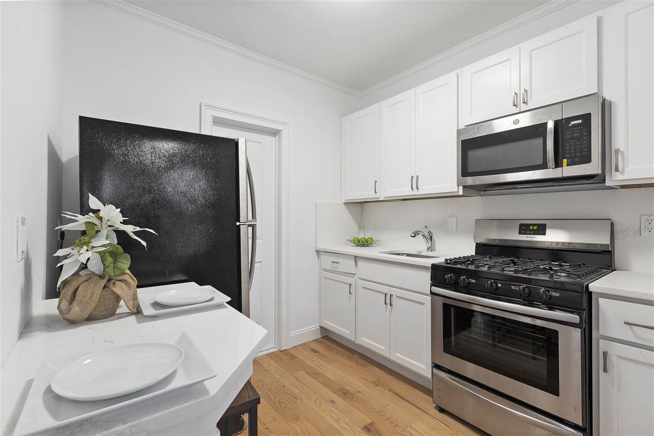 289 New York Ave - Photo 1