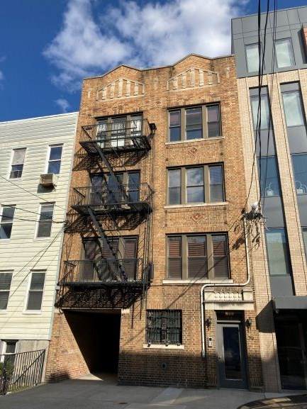 79 Madison St - Photo 1