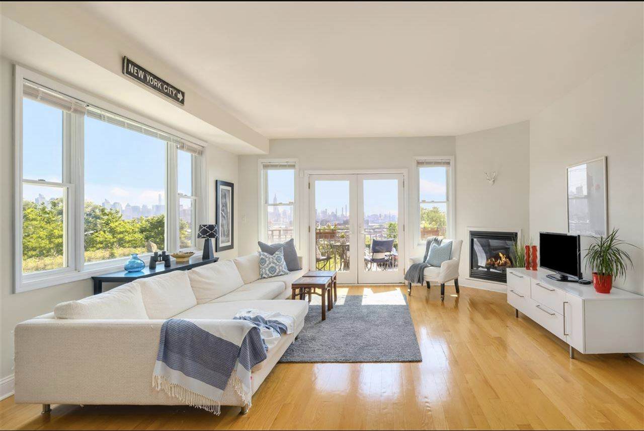 307 Manhattan Ave - Photo 1