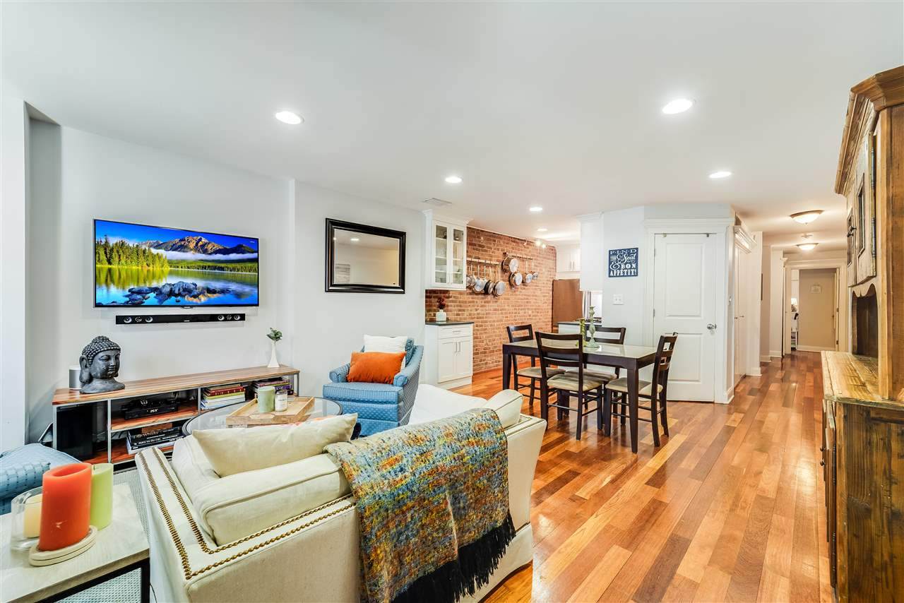 150 Webster Ave - Photo 1