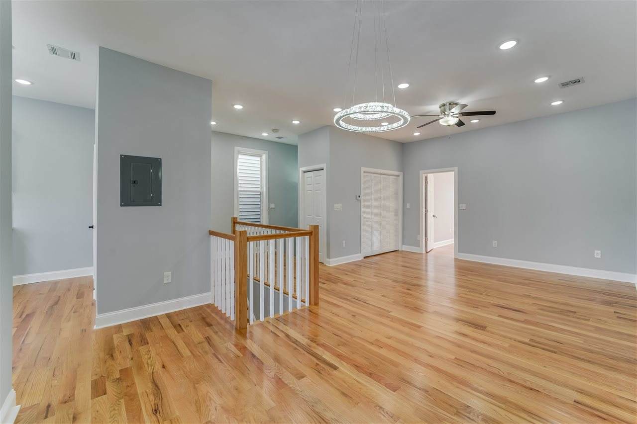 124 Charles St - Photo 1