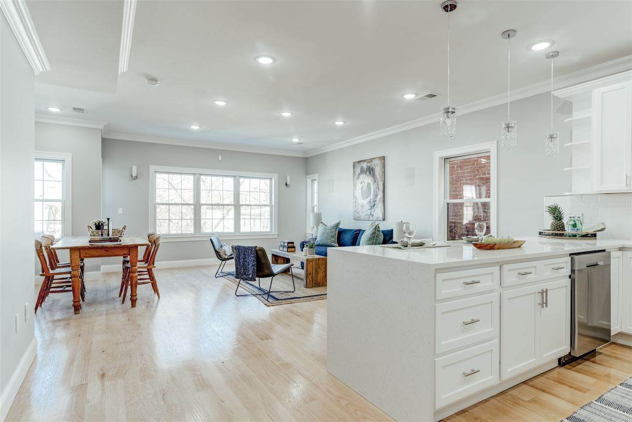 57 Bayview Ave - Photo 1