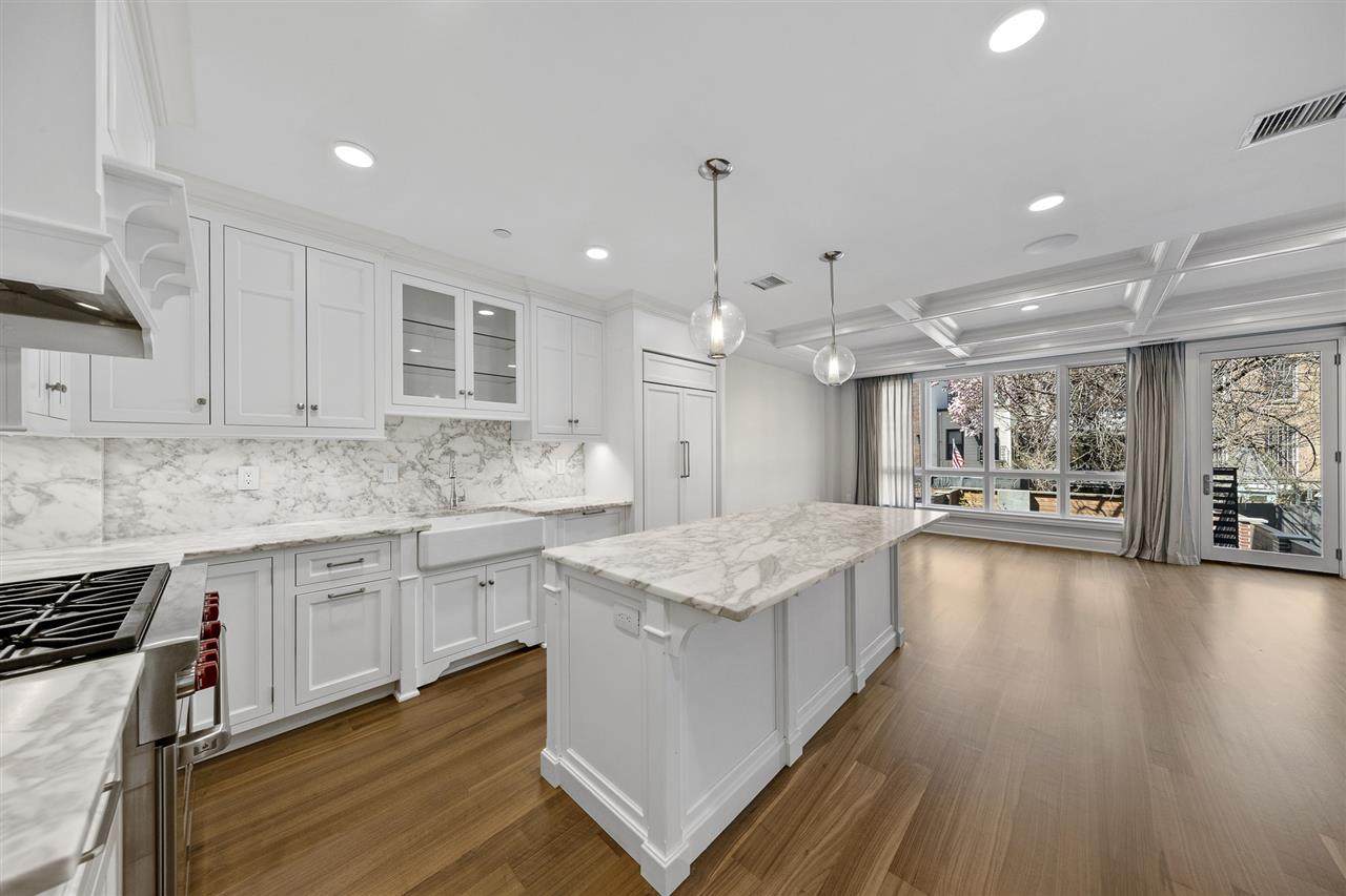 210 Bloomfield St - Photo 1