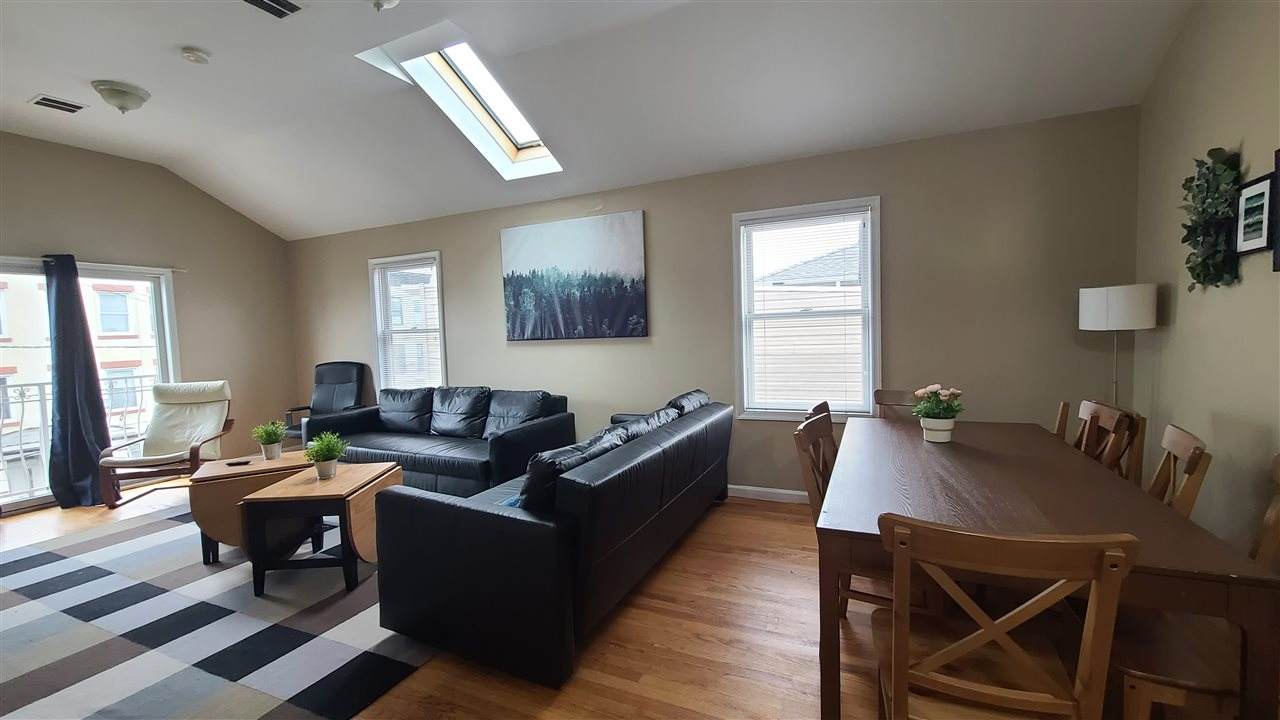 55 Grace St - Photo 1