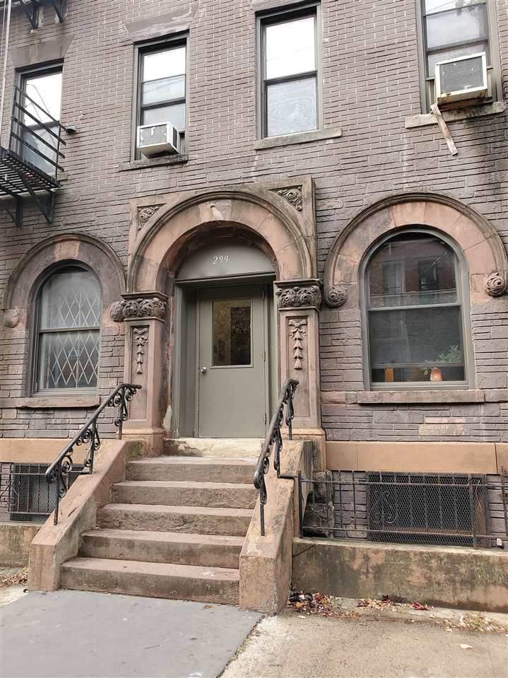 297 Barrow St - Photo 1