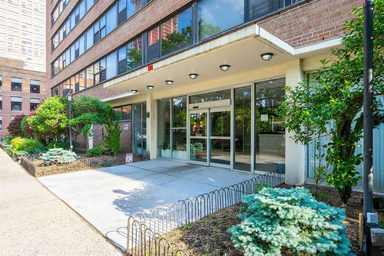 135 Montgomery St - Photo 1