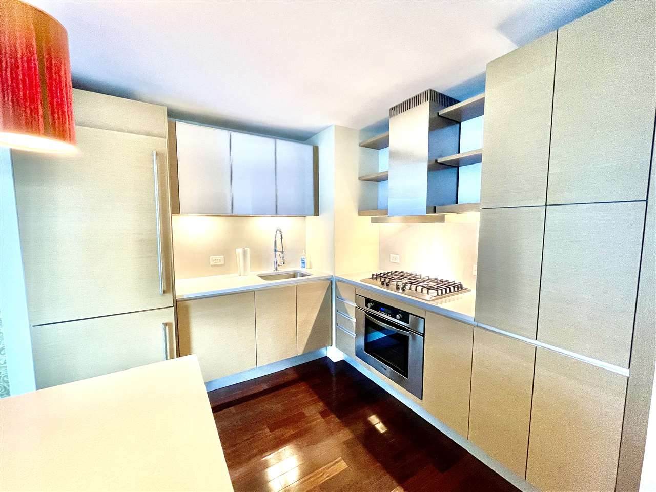 77 Hudson St - Photo 1