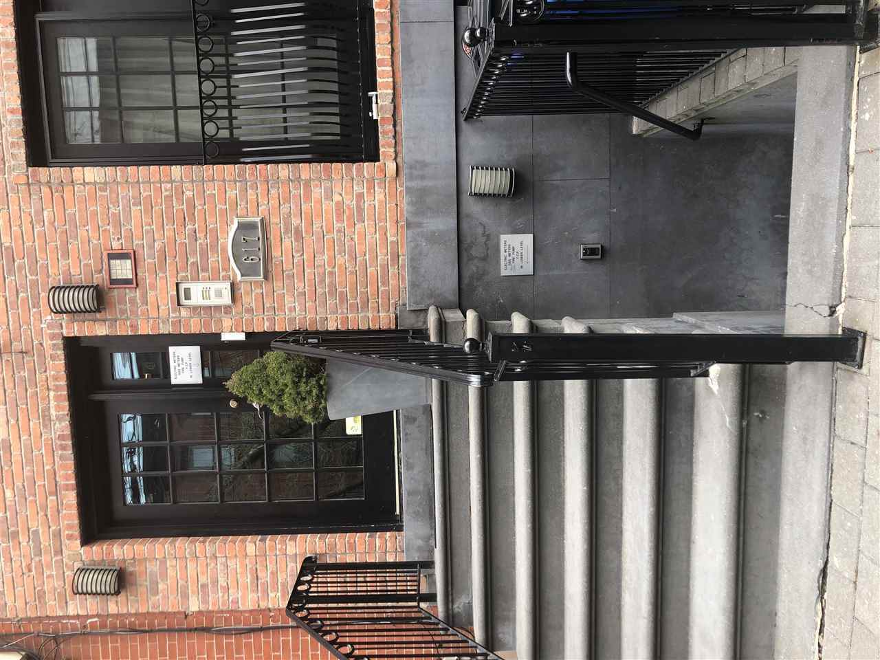 617 Bloomfield St - Photo 1