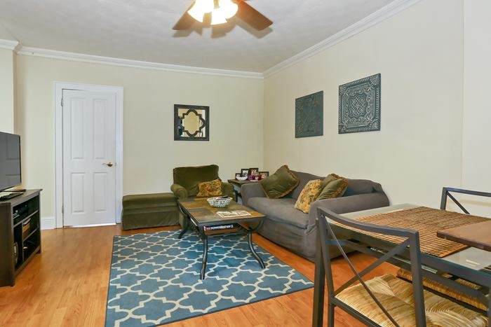 212 9TH ST - Photo 1