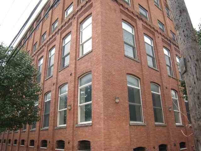 1039 Clinton St - Photo 1