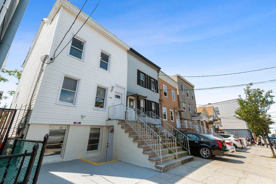513 8TH ST - Photo 1