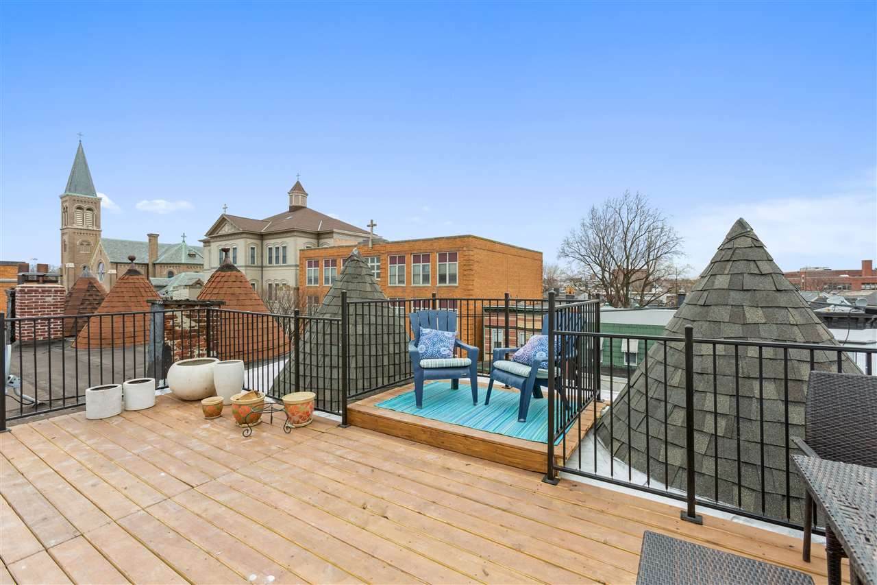 103 Ferry St - Photo 1