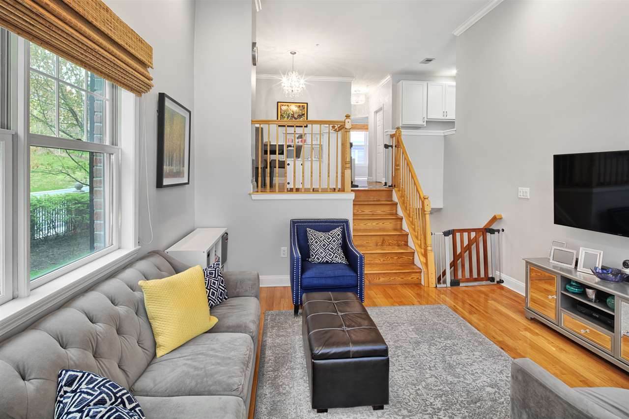 280 Roslyn Ct - Photo 1