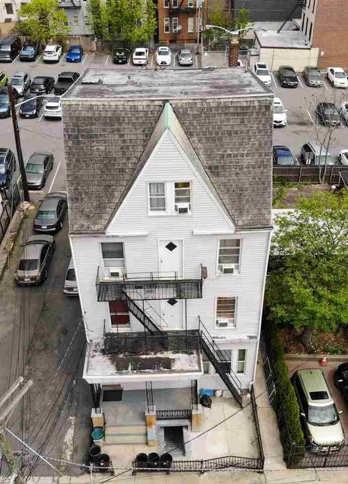 10 Sherman Pl - Photo 1