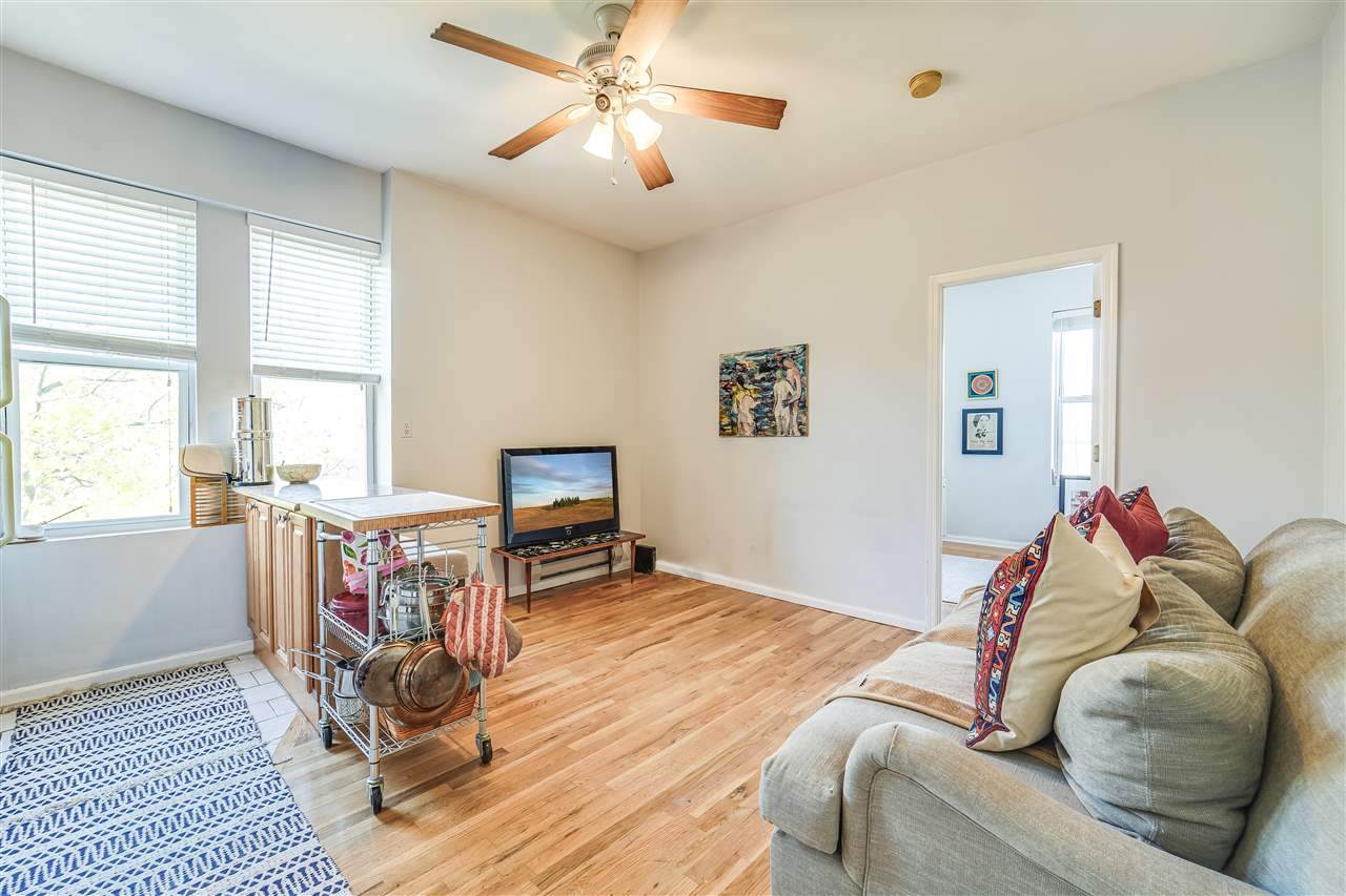 734 Adams St - Photo 1