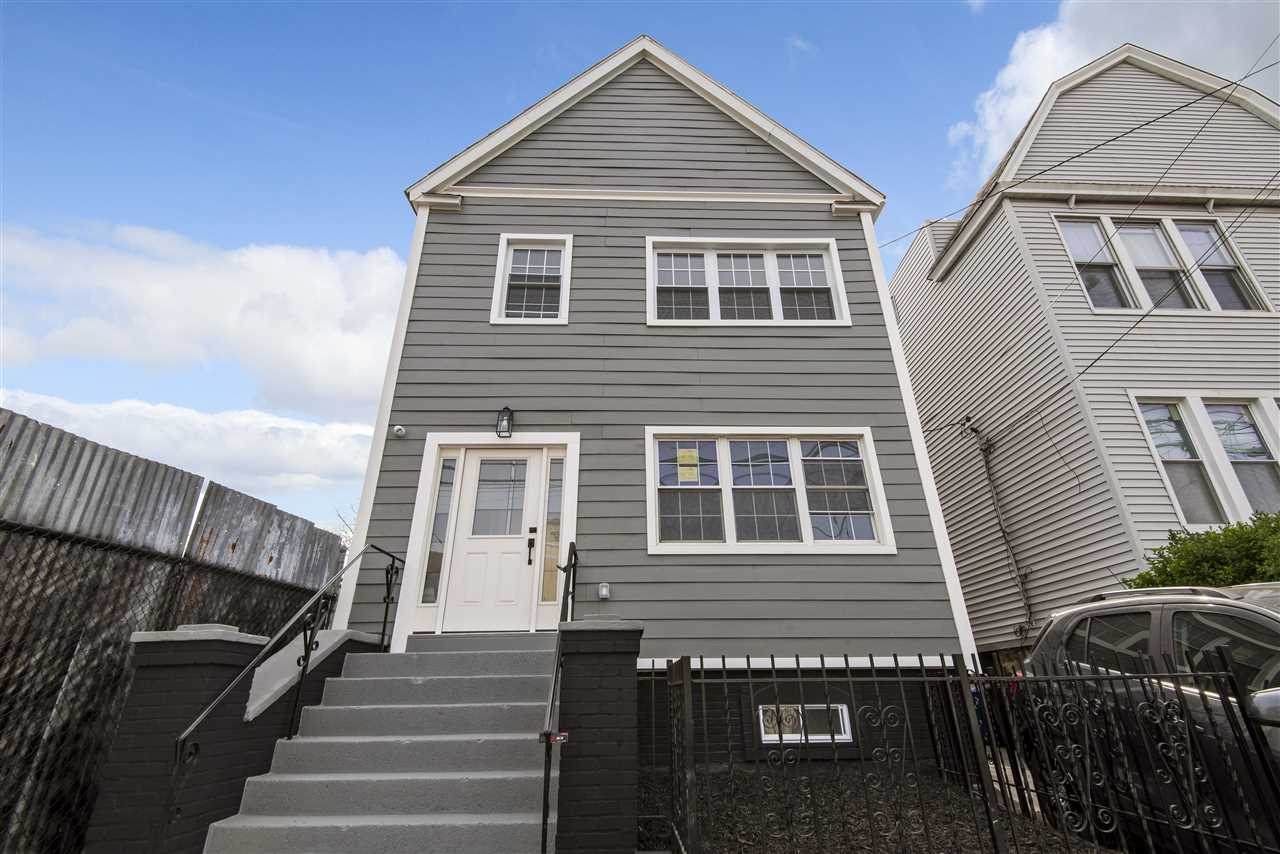 9 Bayview Ave - Photo 1