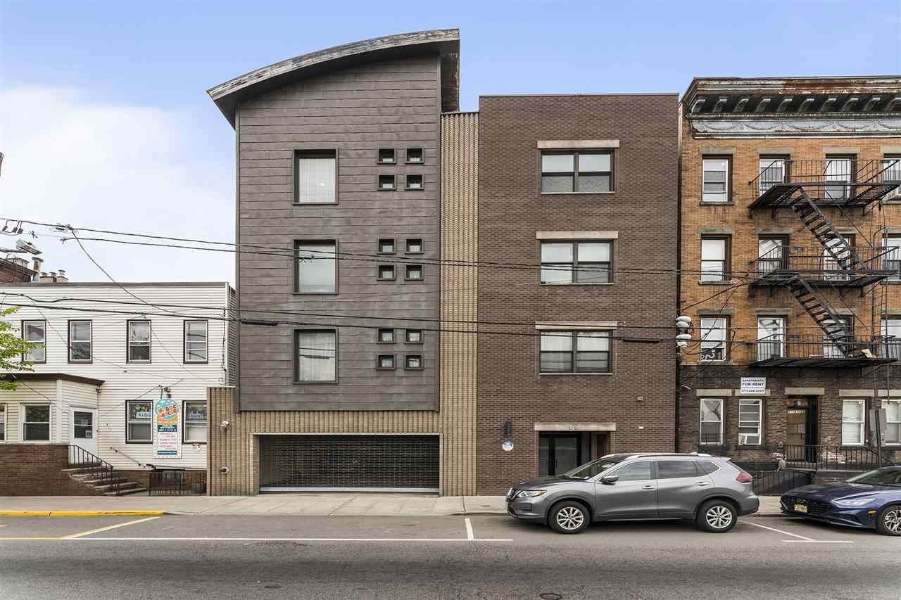 515 30TH ST - Photo 1