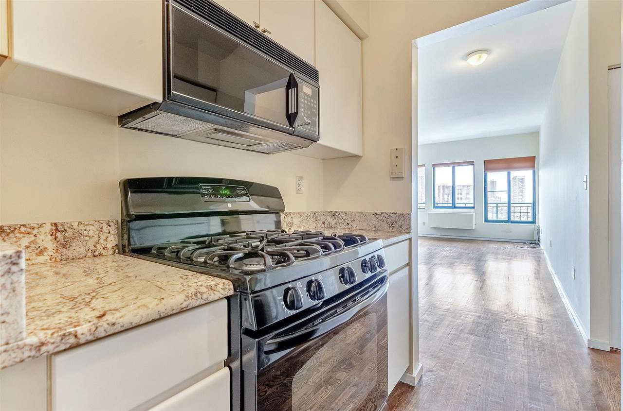 205 10TH ST - Photo 1