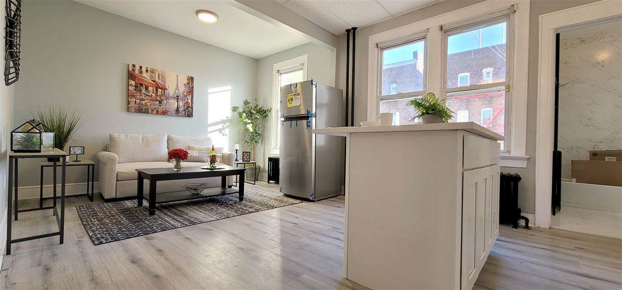 727 11TH ST - Photo 1