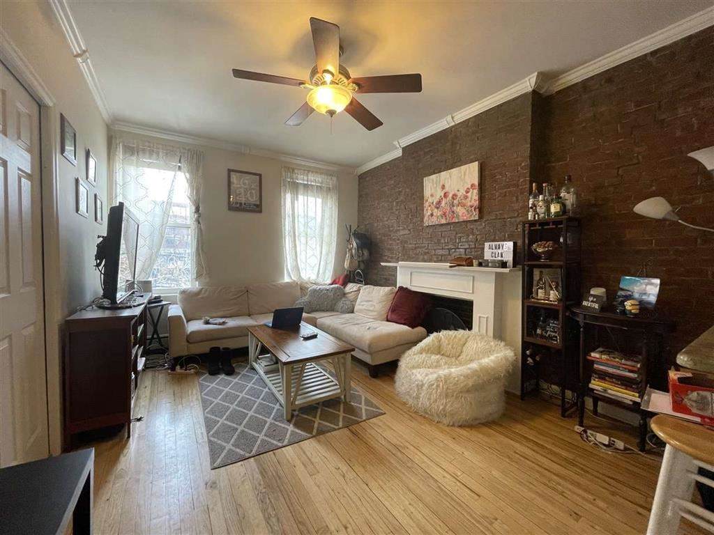 77 Garden St - Photo 1